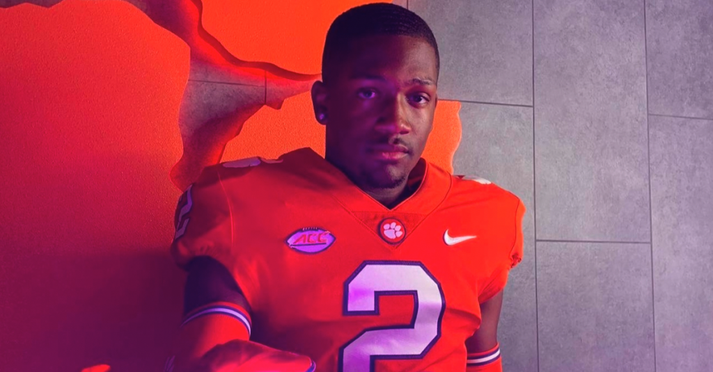 Clemson's 2024 Recruiting Class Defensive Backs Tavoy Feagin and