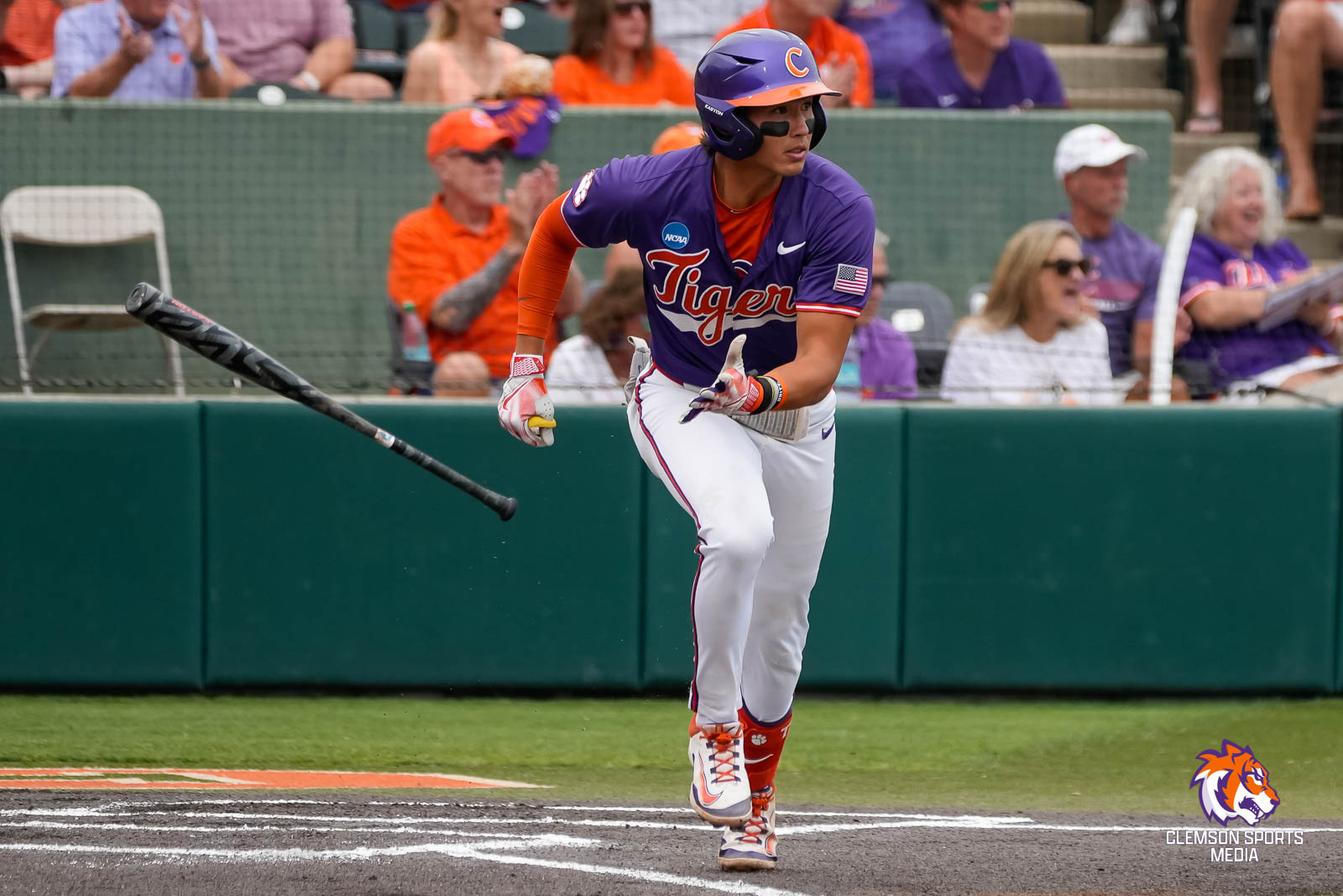 Jacob Hinderleider gets a double for clemson baseball that helps score a run.