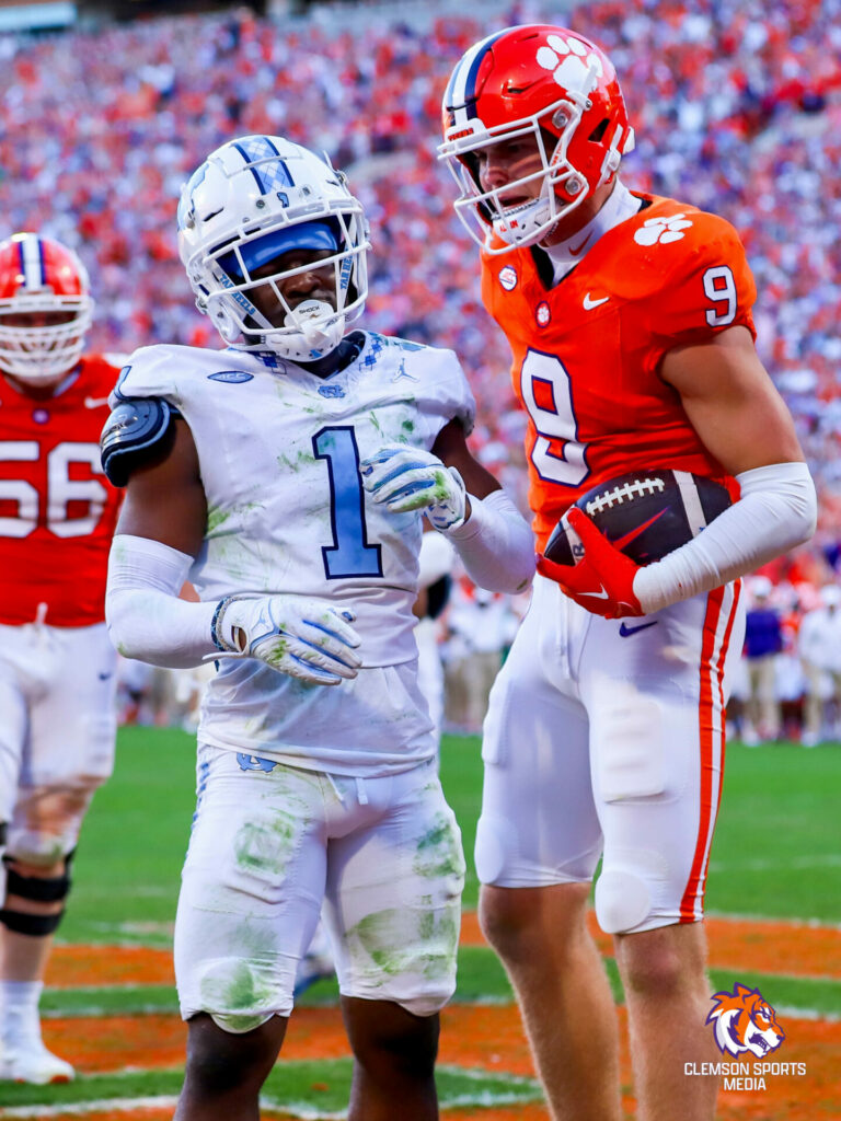 Jake Briningstool after catching a touchdown from Cade Klubnik